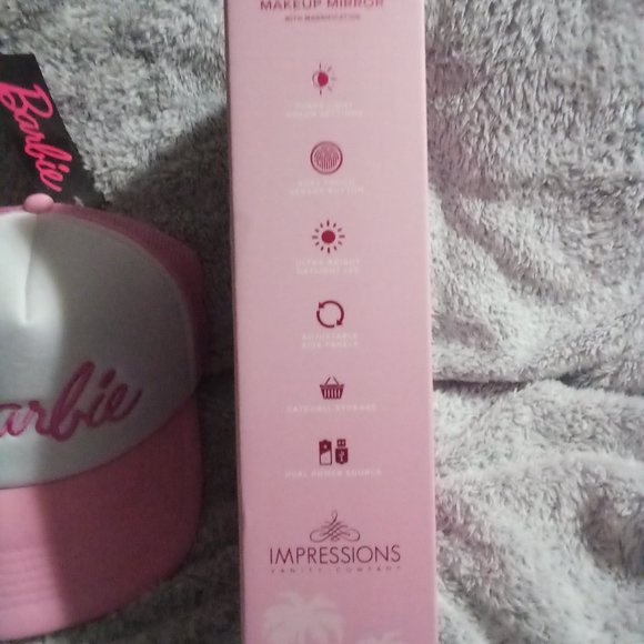 Barbie 🌴  Trifold LED Tri-Tone Makeup Mirror with Magnifiction NWT - Picture 7 of 13